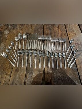 Wm A Rogers Oneida Ltd. 41-pc. Silverware set San Miguel pattern